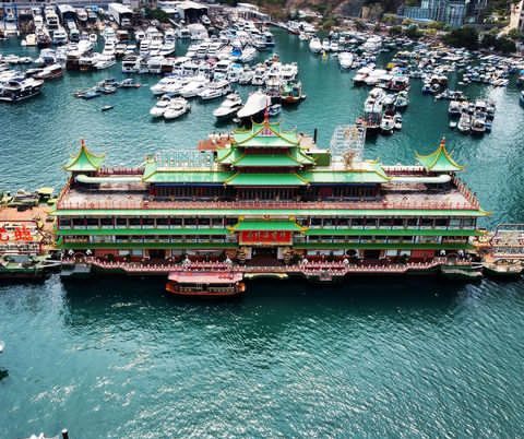 How-The-Most-Popular-Jumbo-Floating-Restaurant-Sunk-In-The-Sea-4