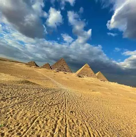 Great-Pyramids-of-Giza-