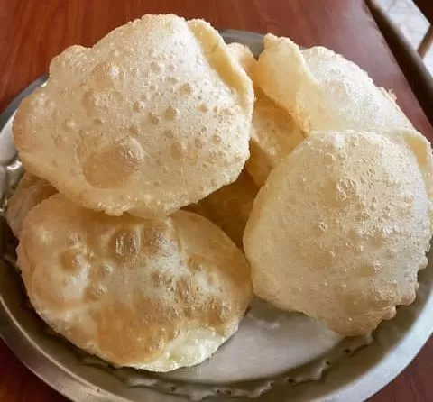 Best-Indian-food-recipes-luchi-and-alur-dom-3