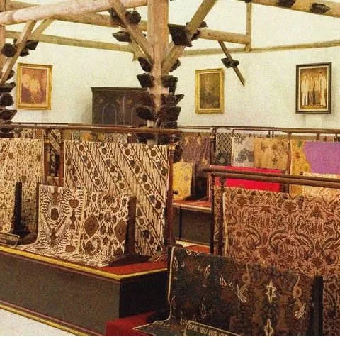 Best-Things-To-Do-Indonesia-Java-museum-batik-danar-hadi