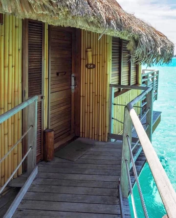 Bora-Bora-Overwater-Bungalow-15